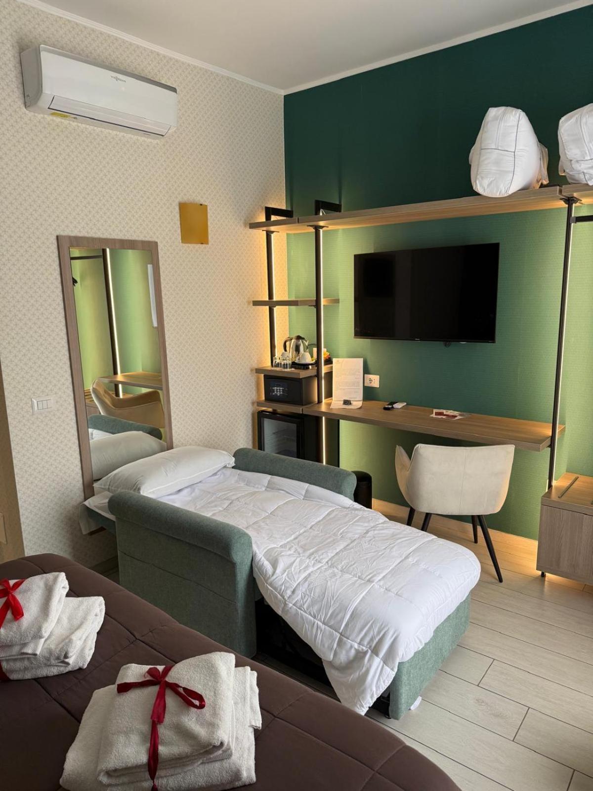 Castrichella Boutique Hotel Rome Airport Fiumicino Exterior foto